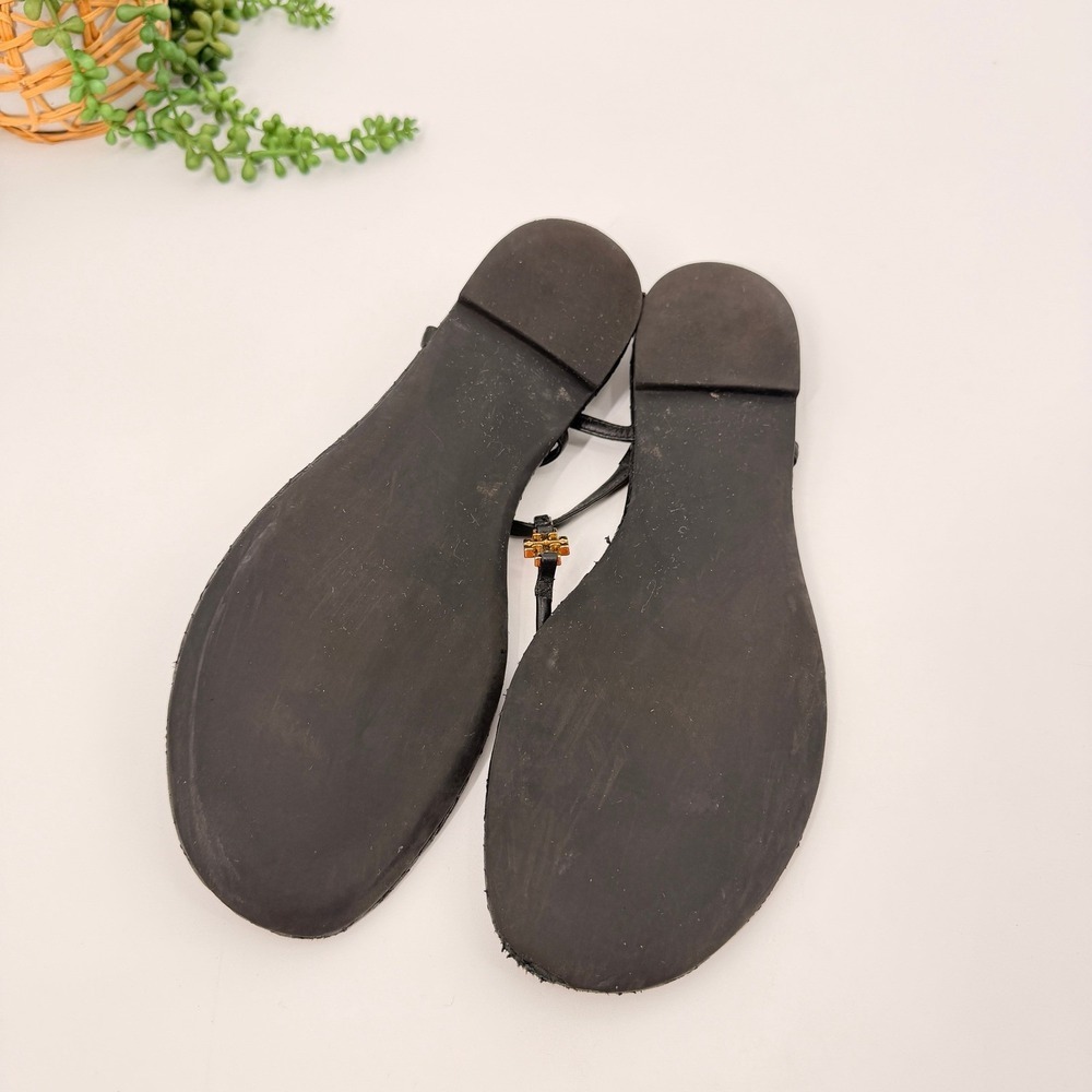 Tory Burch Emmy Sandal Womens 8.5M Black Quilted Leather Gold Logo Thong Flat - Picture 5 of 6